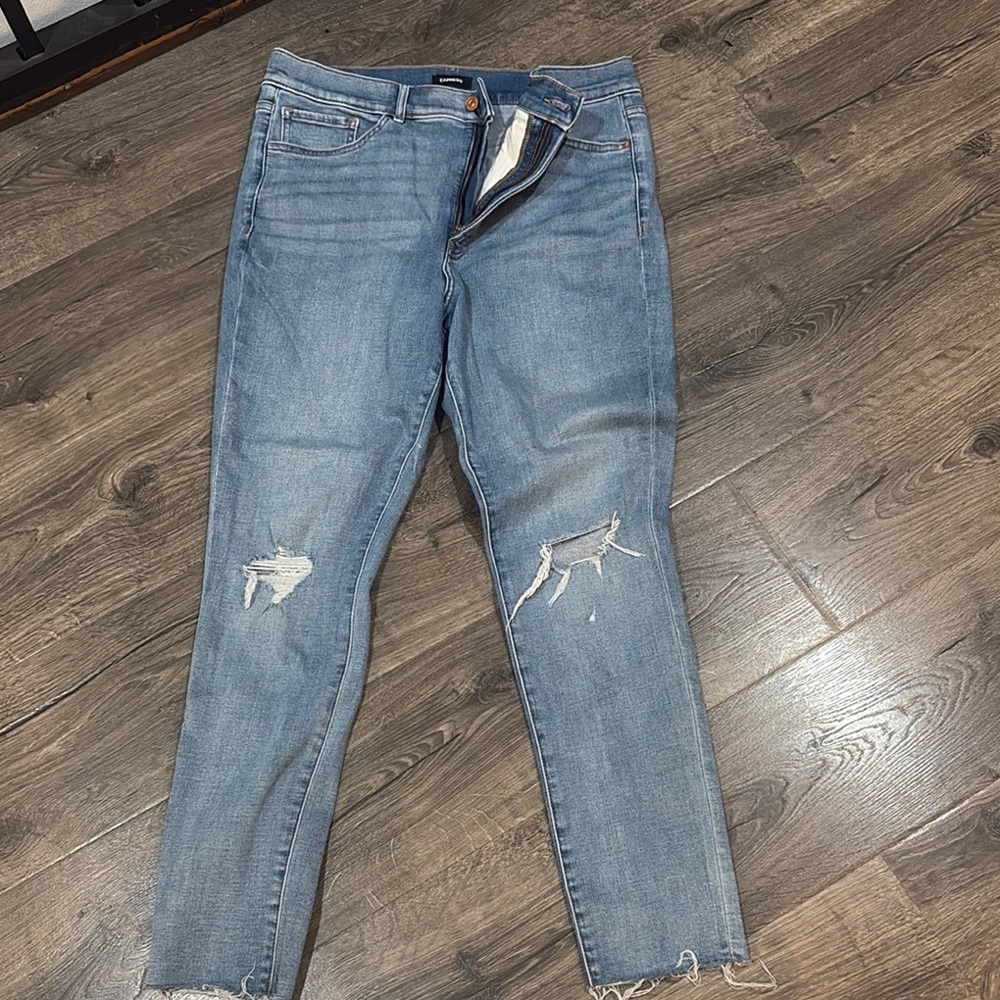 Women’s Light Blue Distressed Jeans